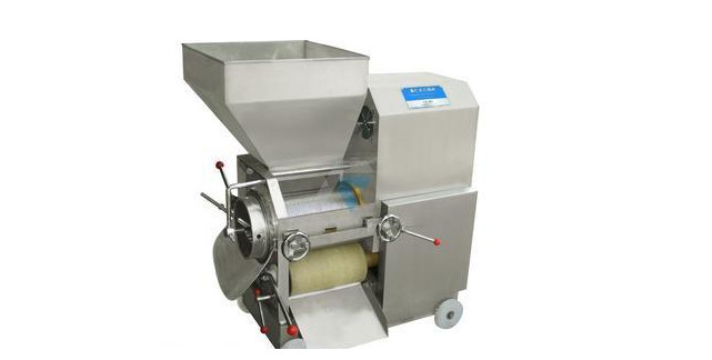 Multifunctional fish processing machine
